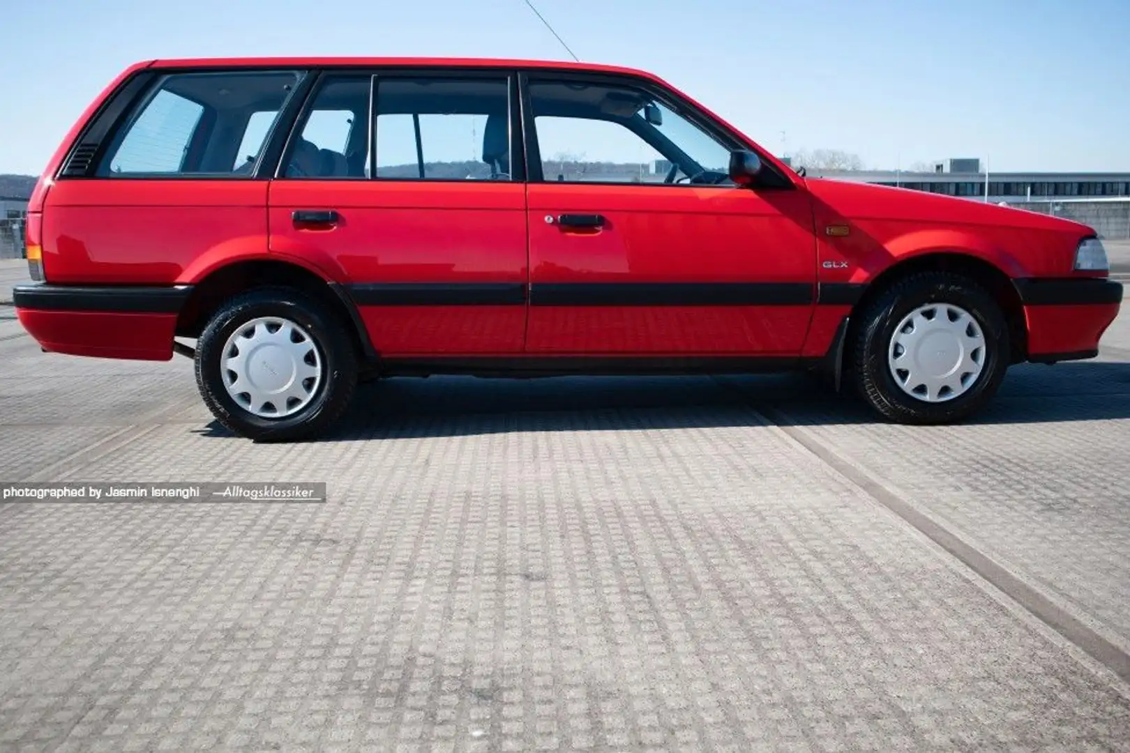 Mazda 323 Rojo - 1