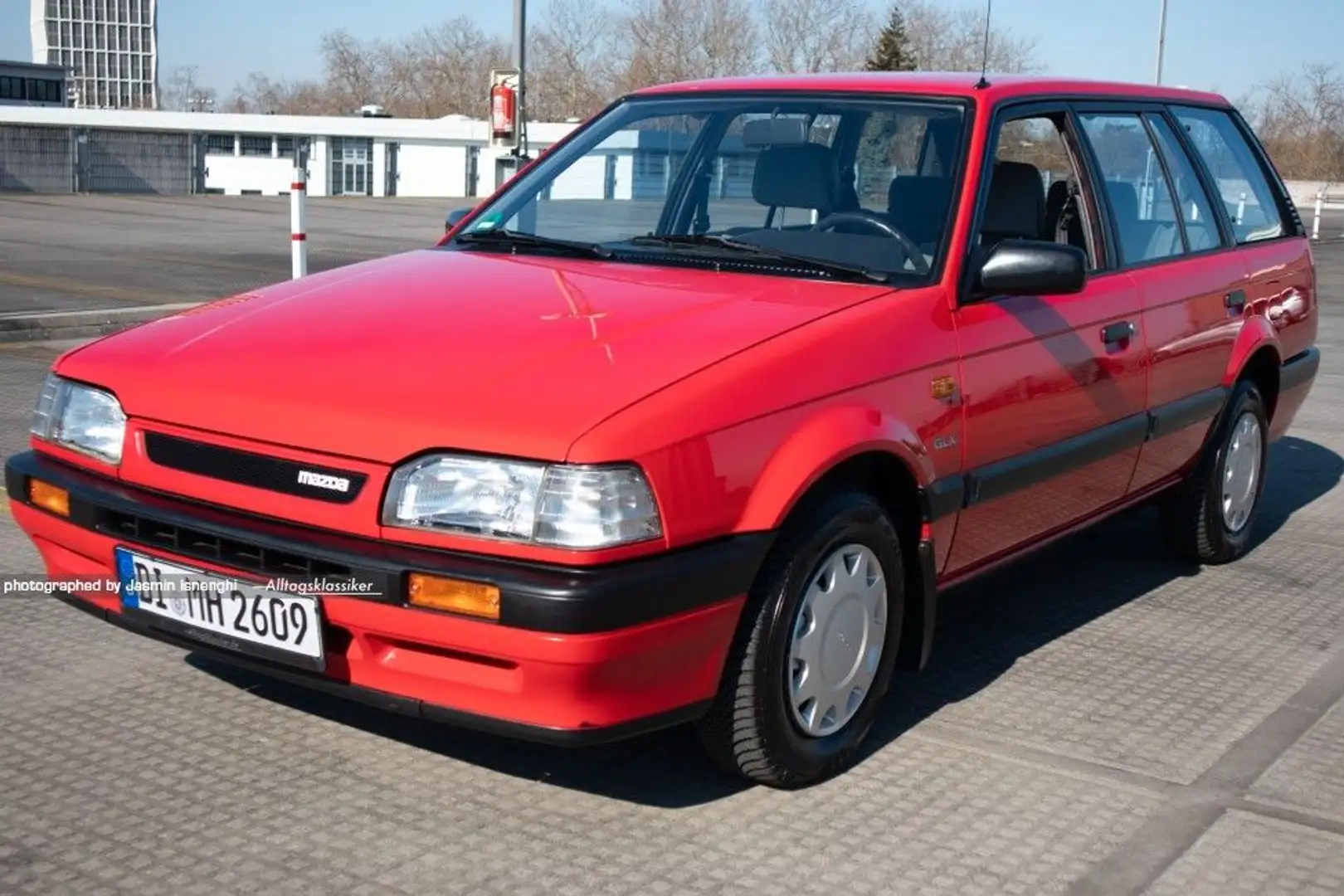 Mazda 323 Rojo - 2
