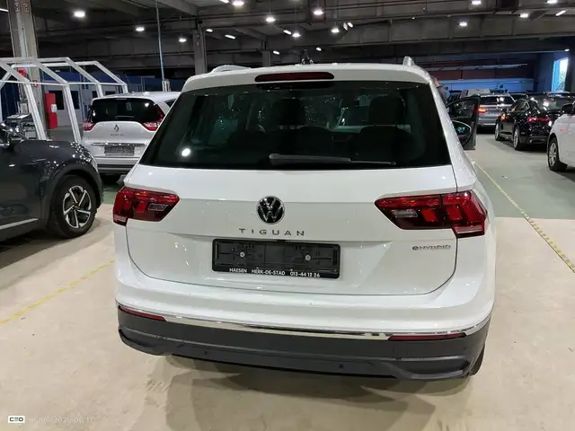 Volkswagen Tiguan view 5