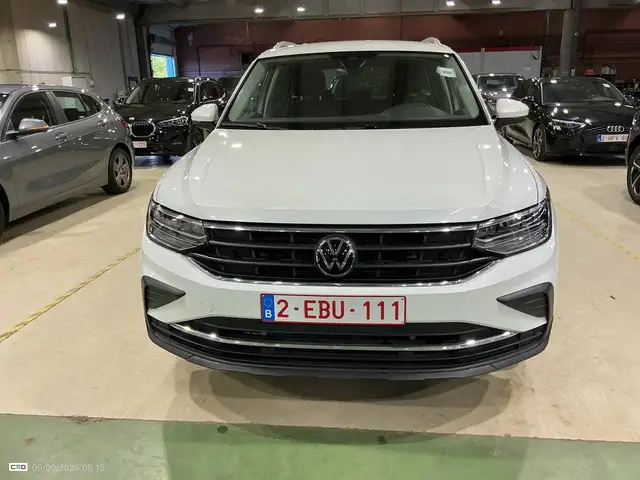 Volkswagen Tiguan view 2