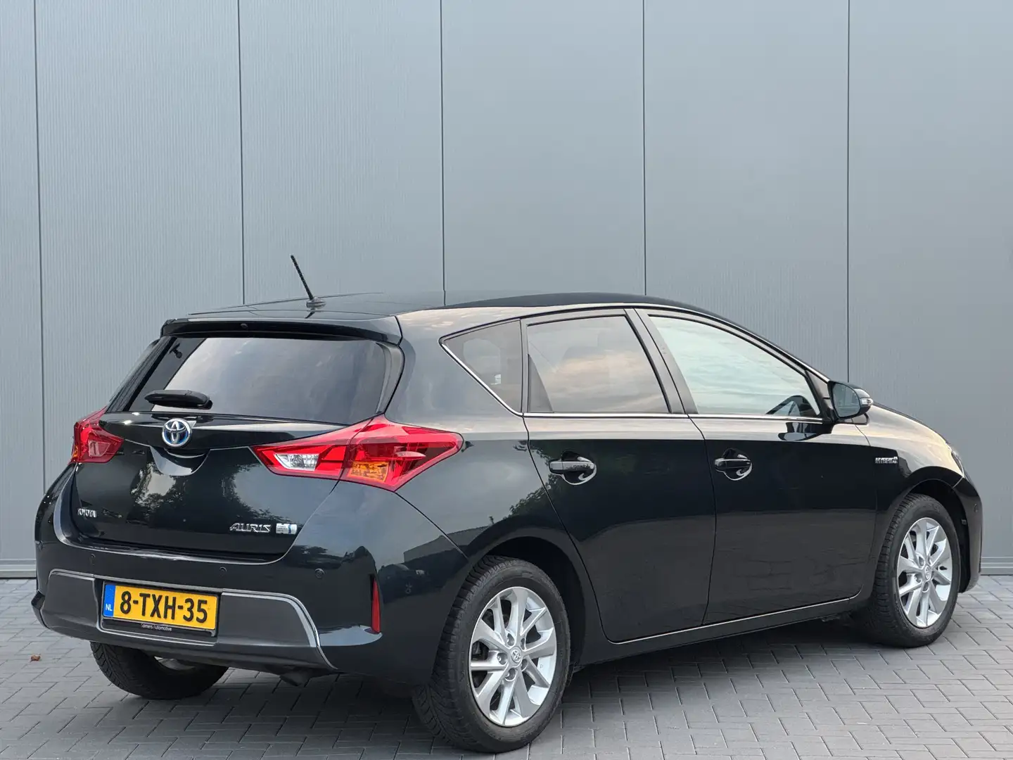 Toyota Auris 1.8 Hybrid Lease+ | Panorama | Navigatie | Camera Grijs - 2