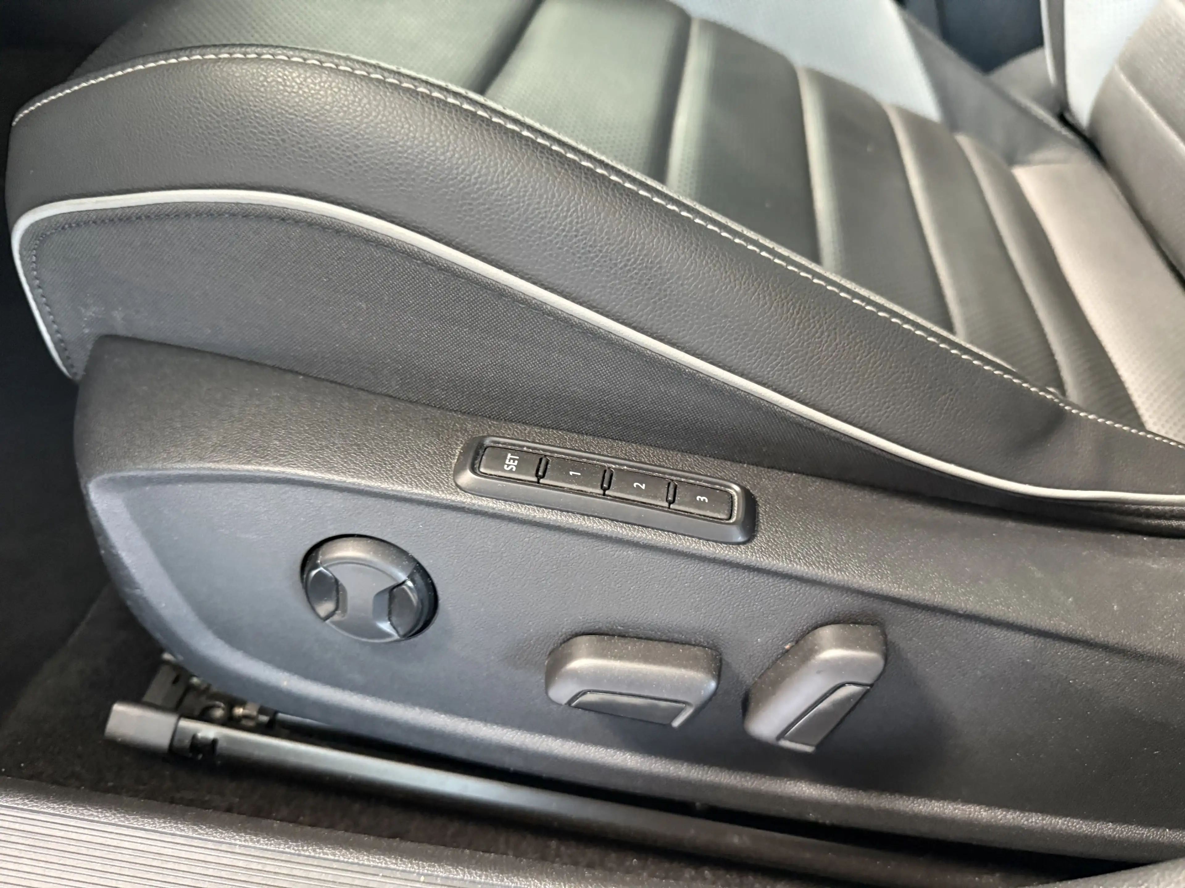 Volkswagen Golf GTD ACC/Kamera/Sitzheizung&Belüftung/Werksgarantie — photo 9