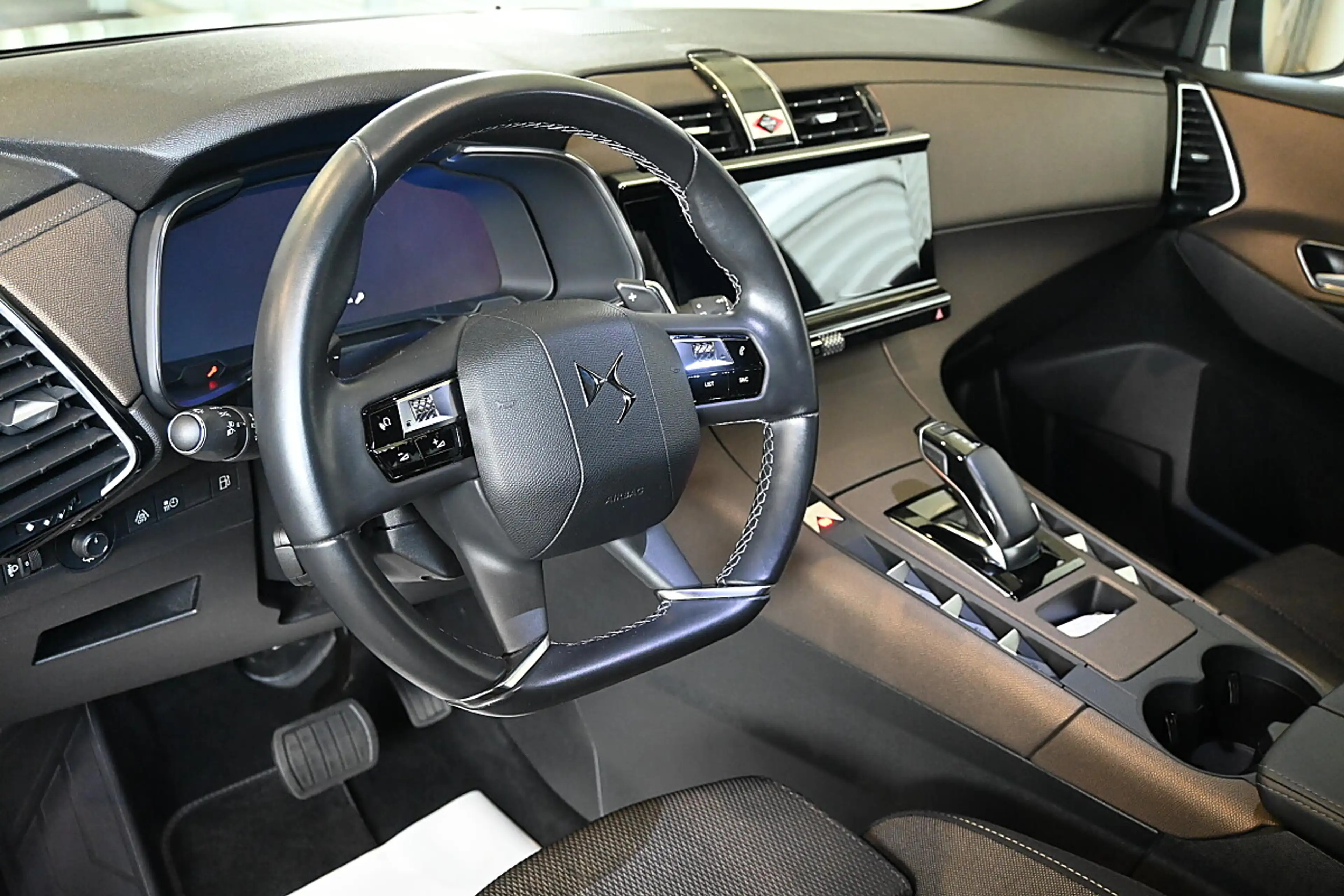 DS Automobiles DS 7 Crossback DS 7 7 Crossback E-Tense Hybrid 4x2 Be Chic S&S... — photo 12