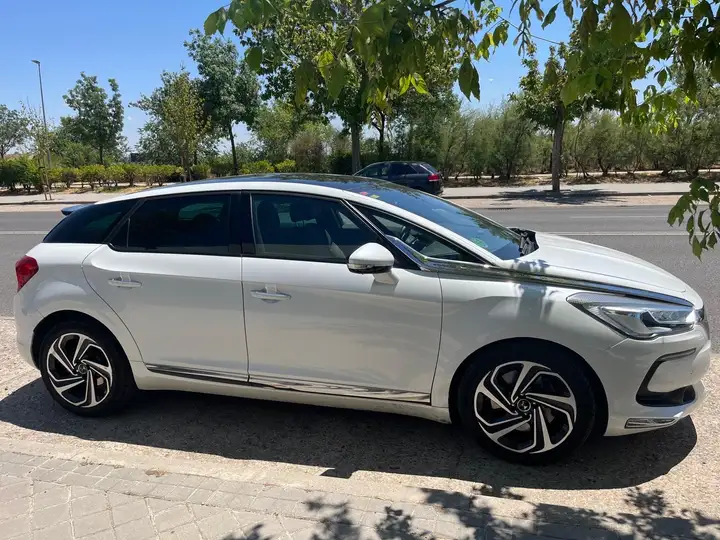 DS DS5 2016, foto 5