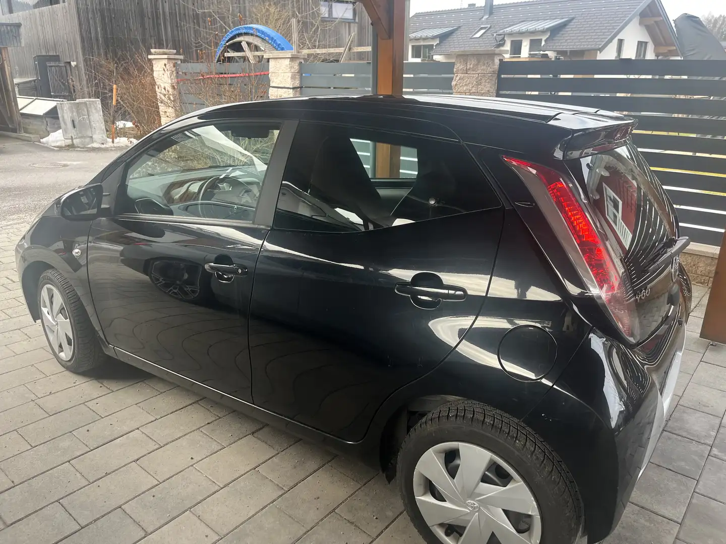 Toyota Aygo X x-play MT Schwarz - 2