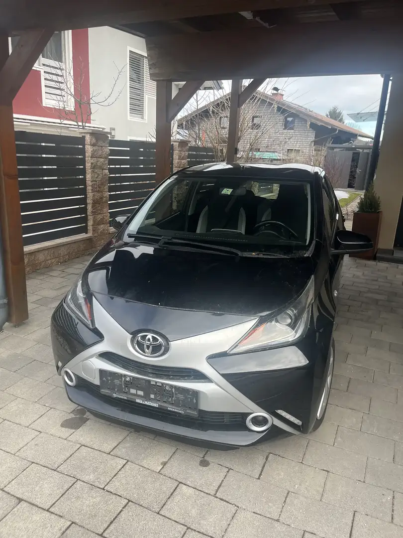 Toyota Aygo X x-play MT Schwarz - 1