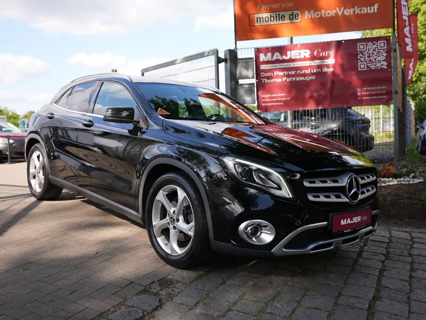 Mercedes-Benz GLA 220 4MATIC*NAVI*KAMERA*KEYLESS*LED Schwarz - 1
