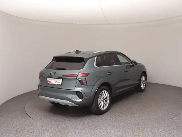 Audi Q3 view 4