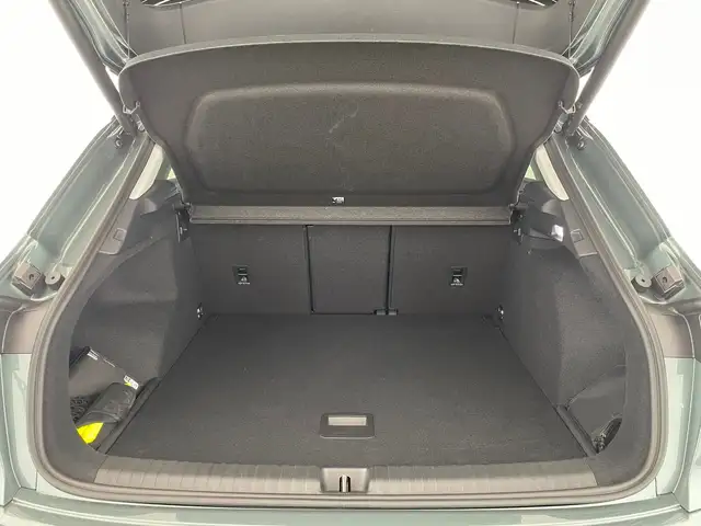 Audi Q3 view 7
