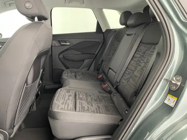 Audi Q3 view 11