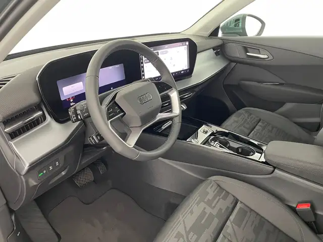 Audi Q3 view 8