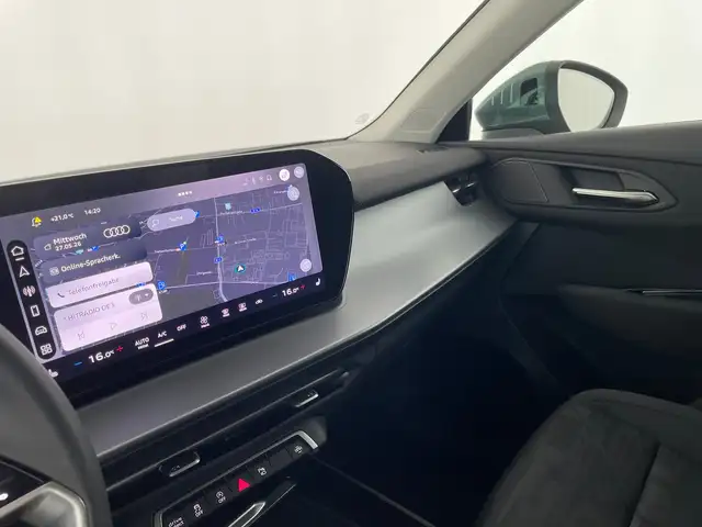 Audi Q3 view 10