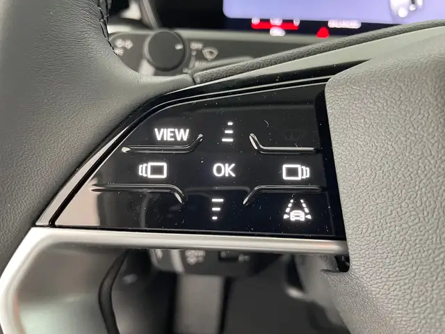 Audi Q3 view 14