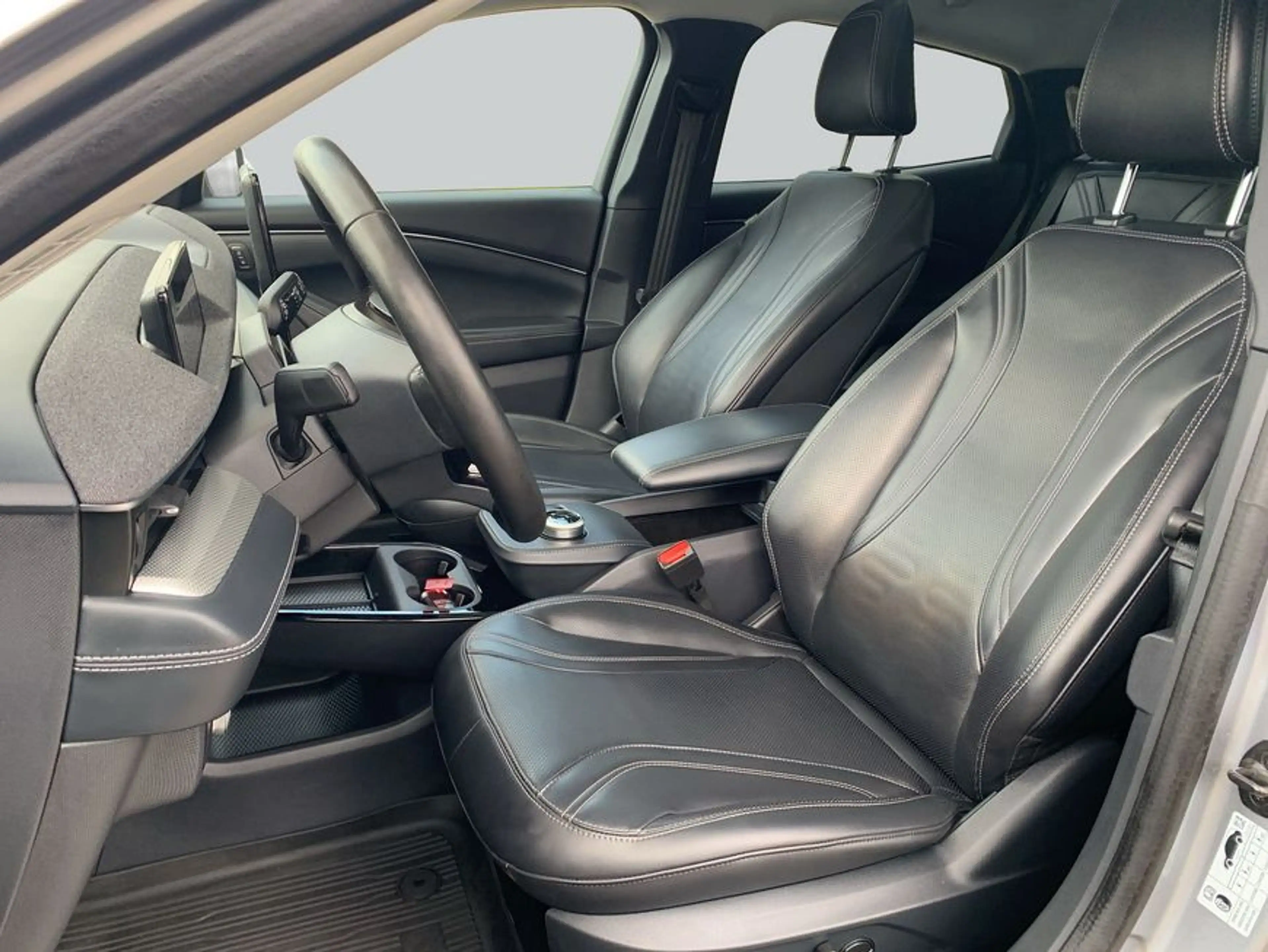 Ford Mustang Mach-E + TECHNO-PAKET 1+2 +LEDER+B&O — photo 11