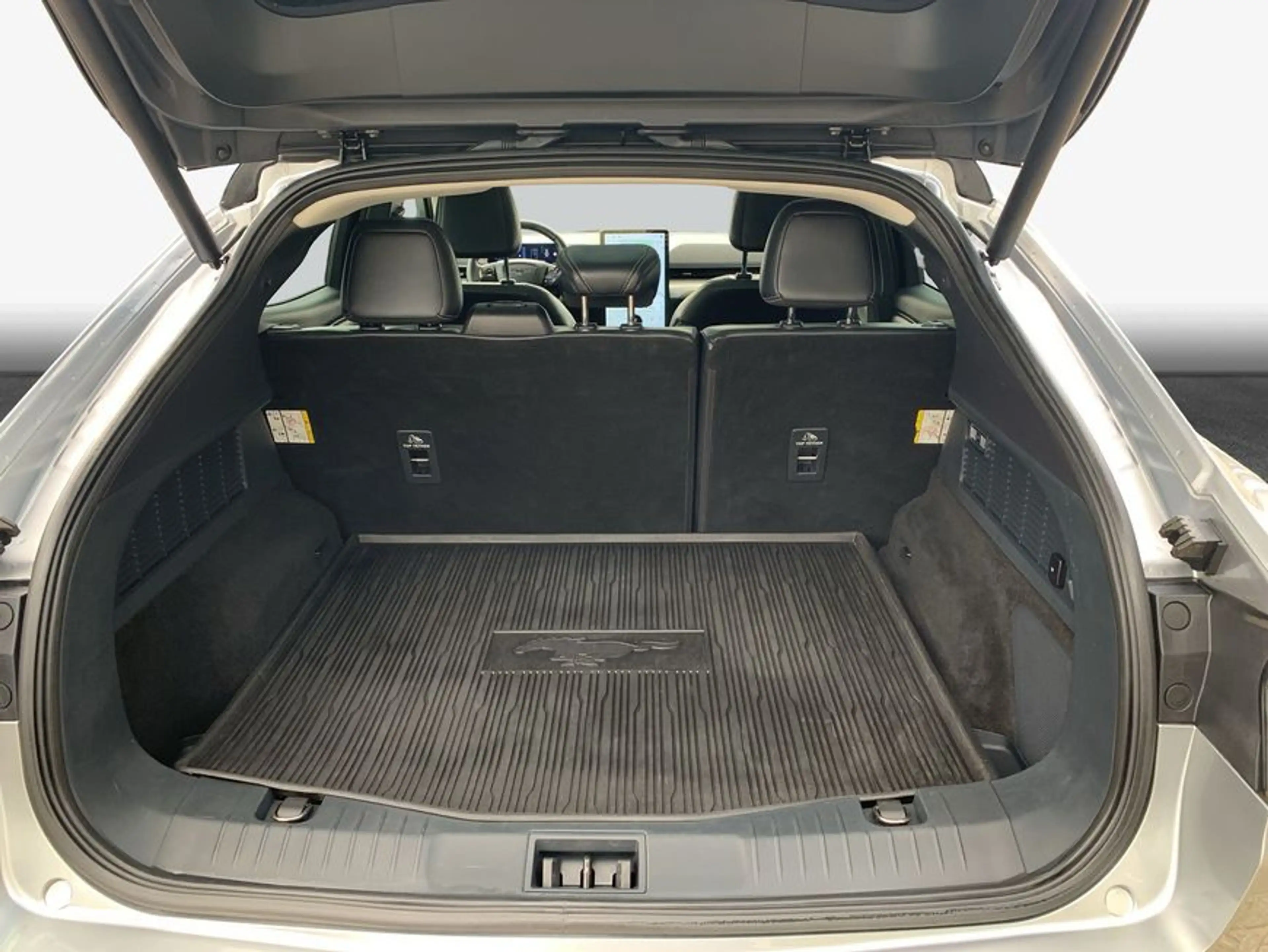 Ford Mustang Mach-E + TECHNO-PAKET 1+2 +LEDER+B&O — photo 9
