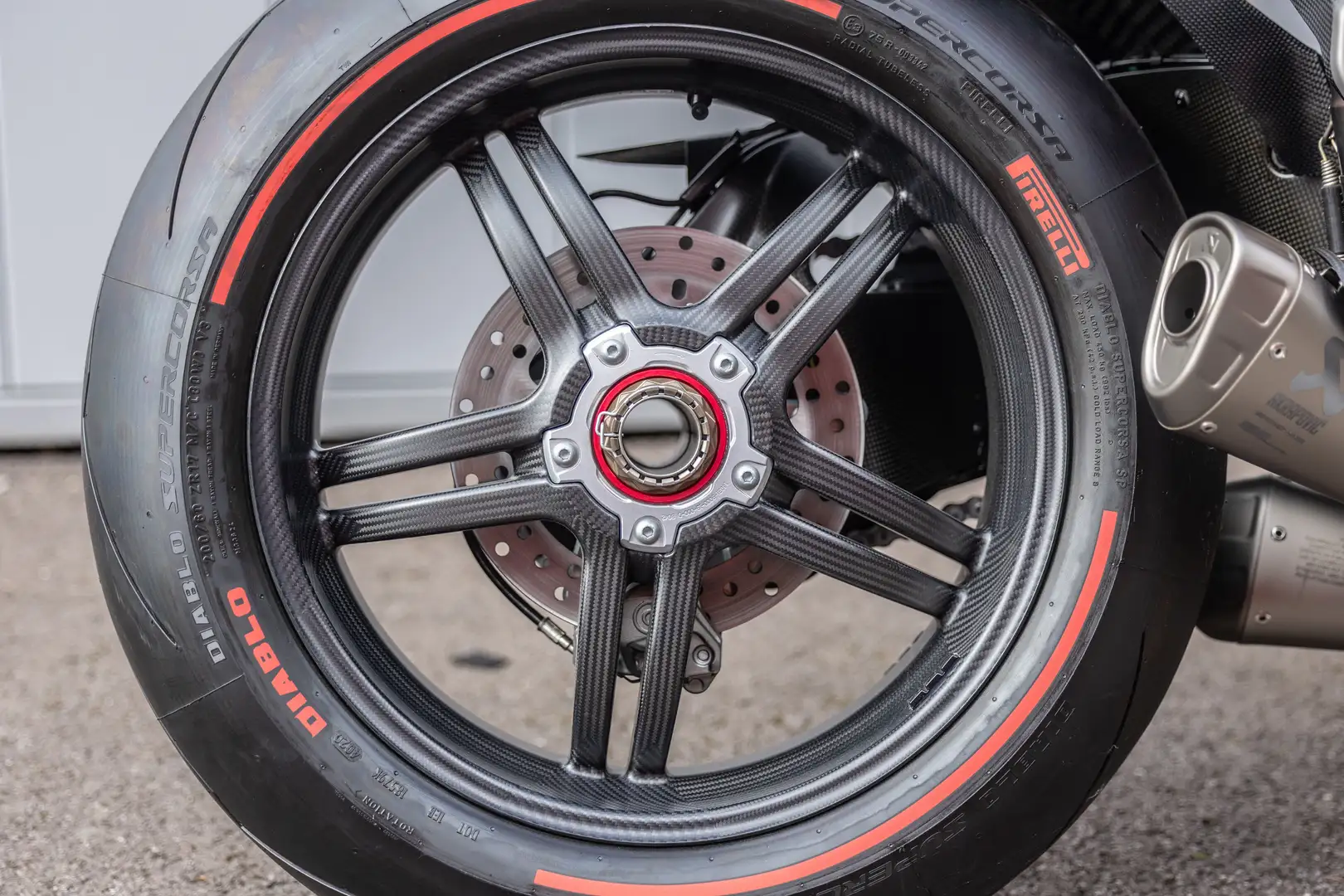 Ducati Panigale V4 Superleggera Piros - 2