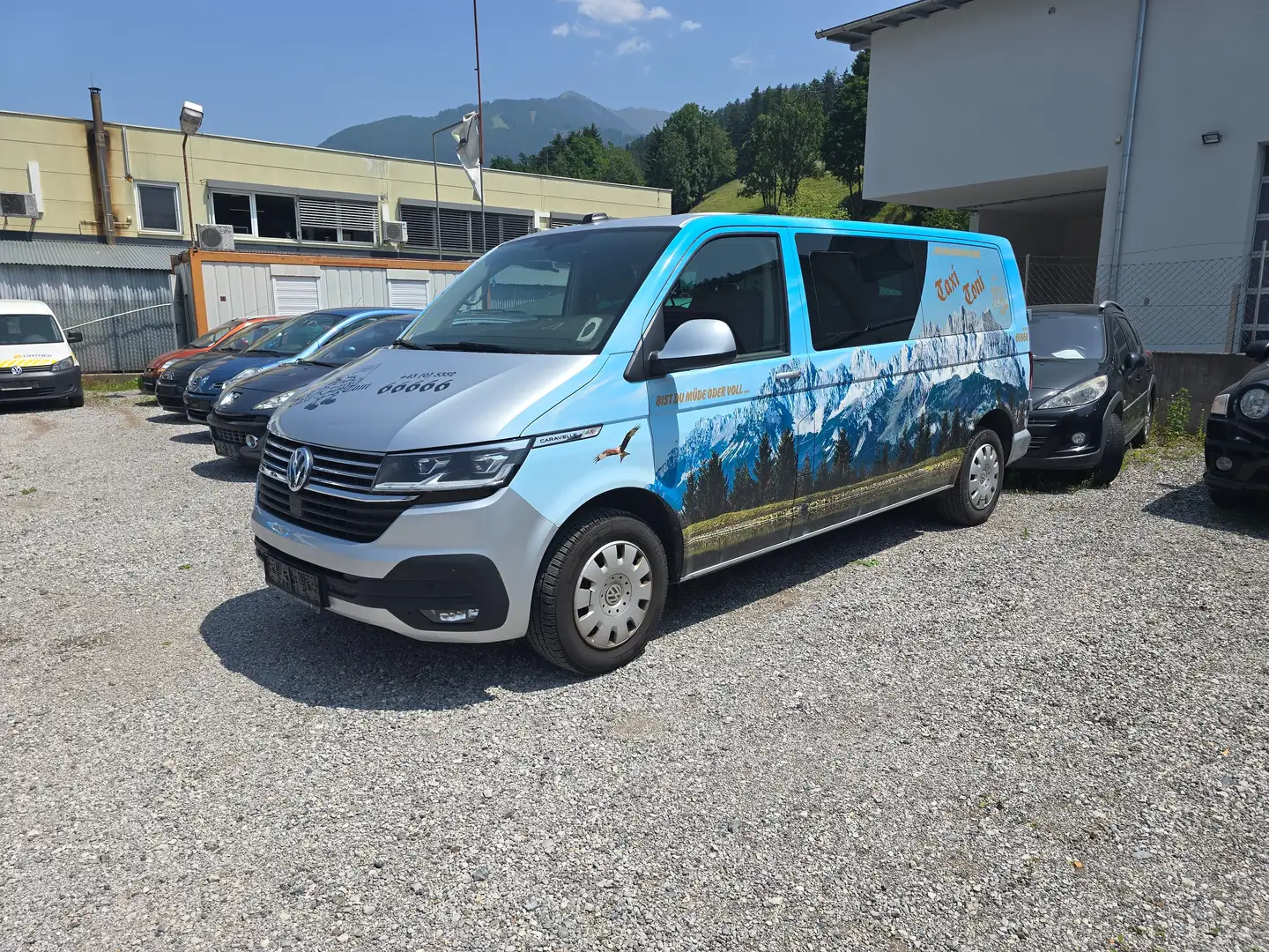 Volkswagen T6.1 Caravelle 4 motion. MOTORSCHADEN Šedá - 2