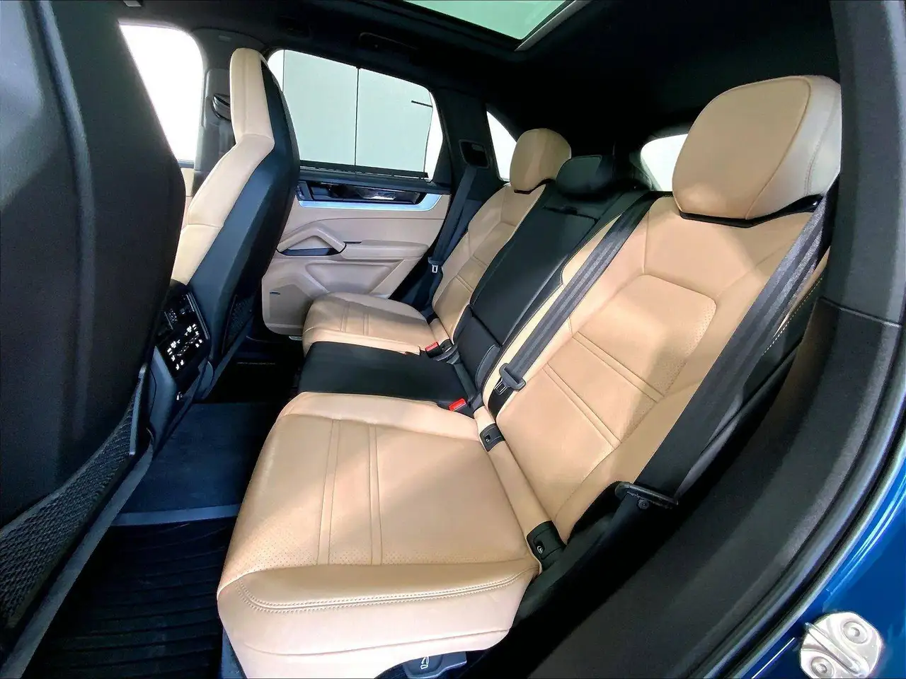 Porsche Cayenne снимка Porsche Cayenne