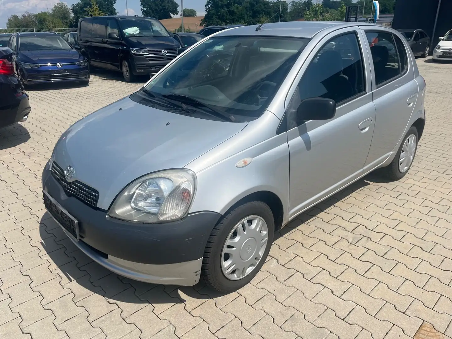 Toyota Yaris 1.0 5trg.Klima,ZV,el.FH,1.Hand,TÜV Grau - 2