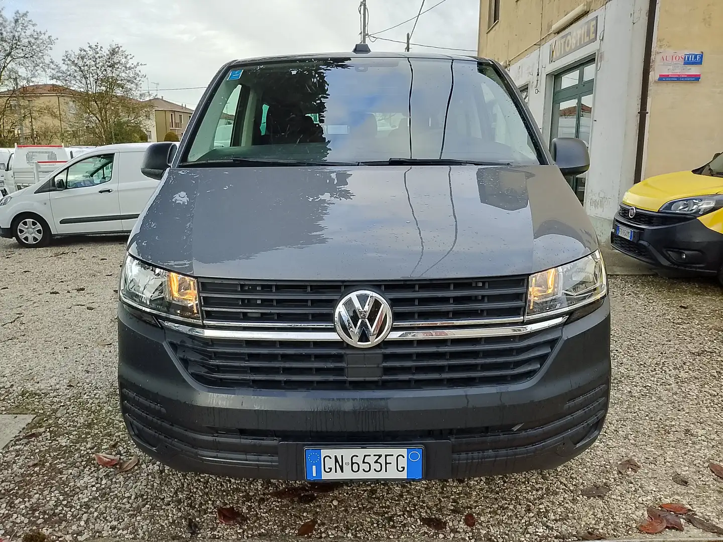 Volkswagen T6.1 Caravelle 2.0 TDI 110CV PC Trendline 9 POSTI Grigio - 1