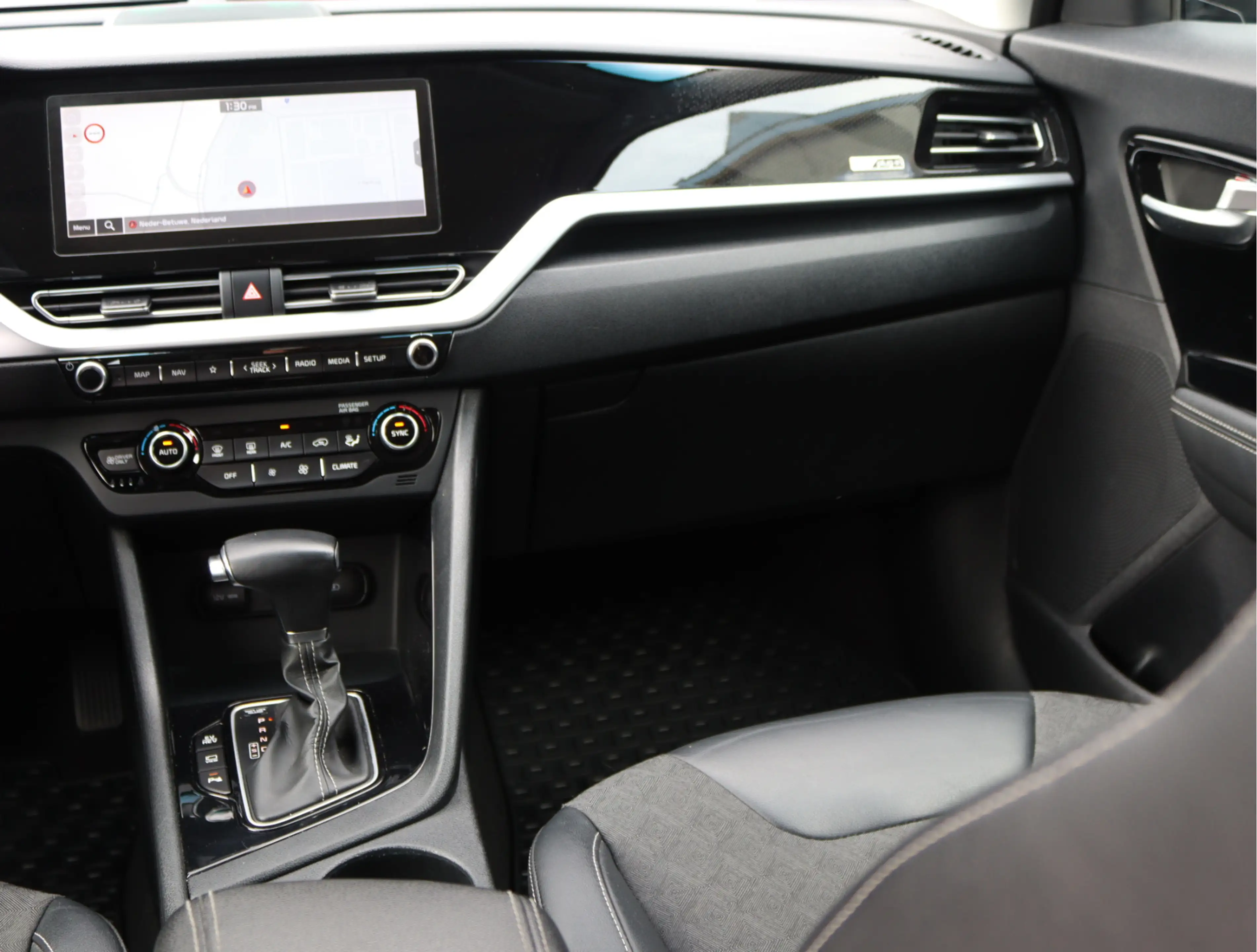 Kia Niro 1.6 GDi PHEV | SOH 85,5% | Plug-in Hybrid | Camera — photo 21