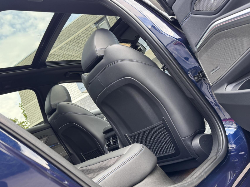 BMW 330 3-serie Touring 330e High Executive M Sport Pano H — photo 25
