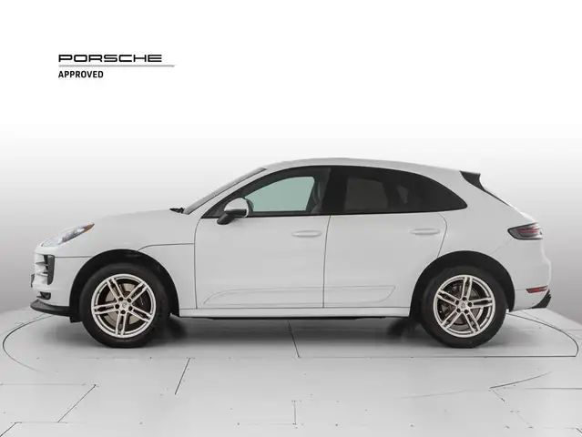 Porsche Macan view 3