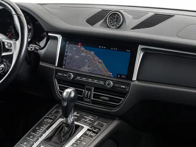 Porsche Macan view 9