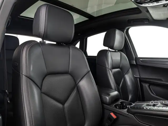 Porsche Macan view 11