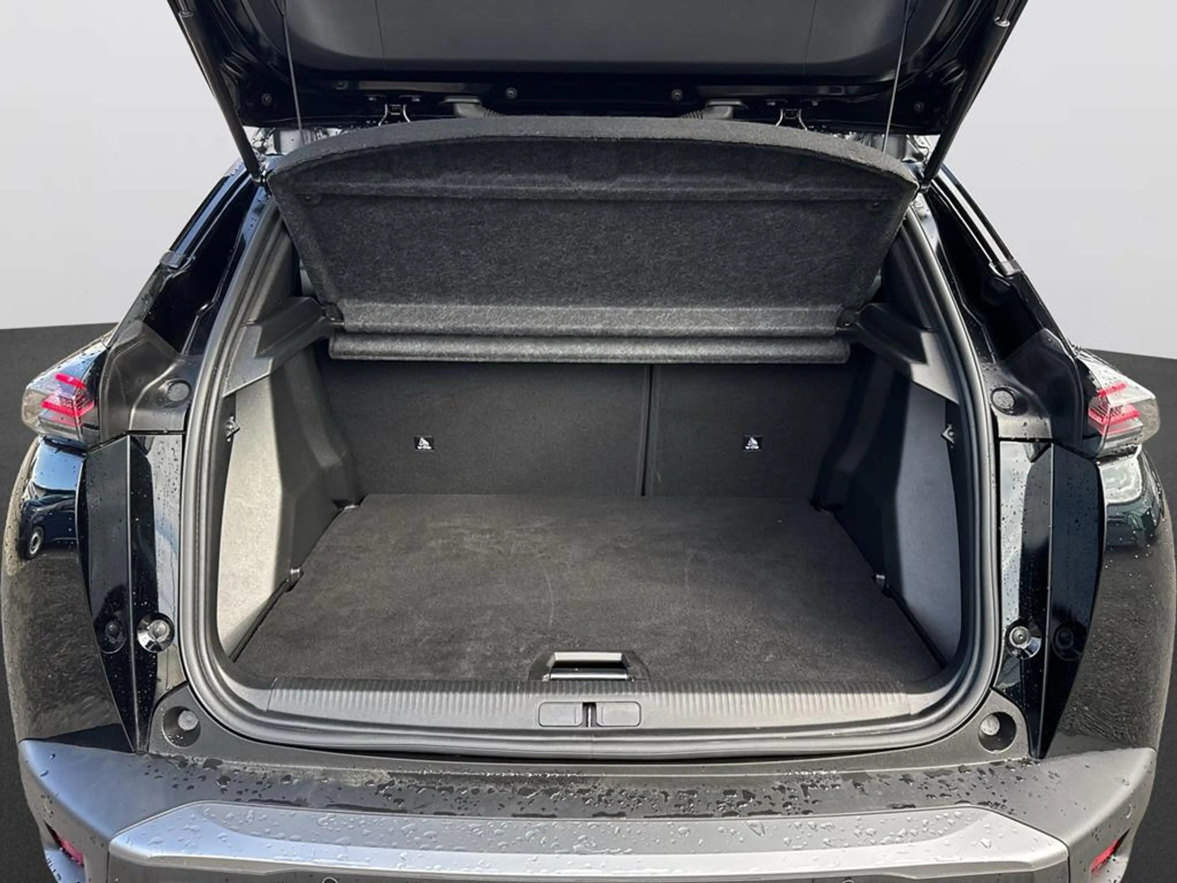 Peugeot 2008 GT — photo 9