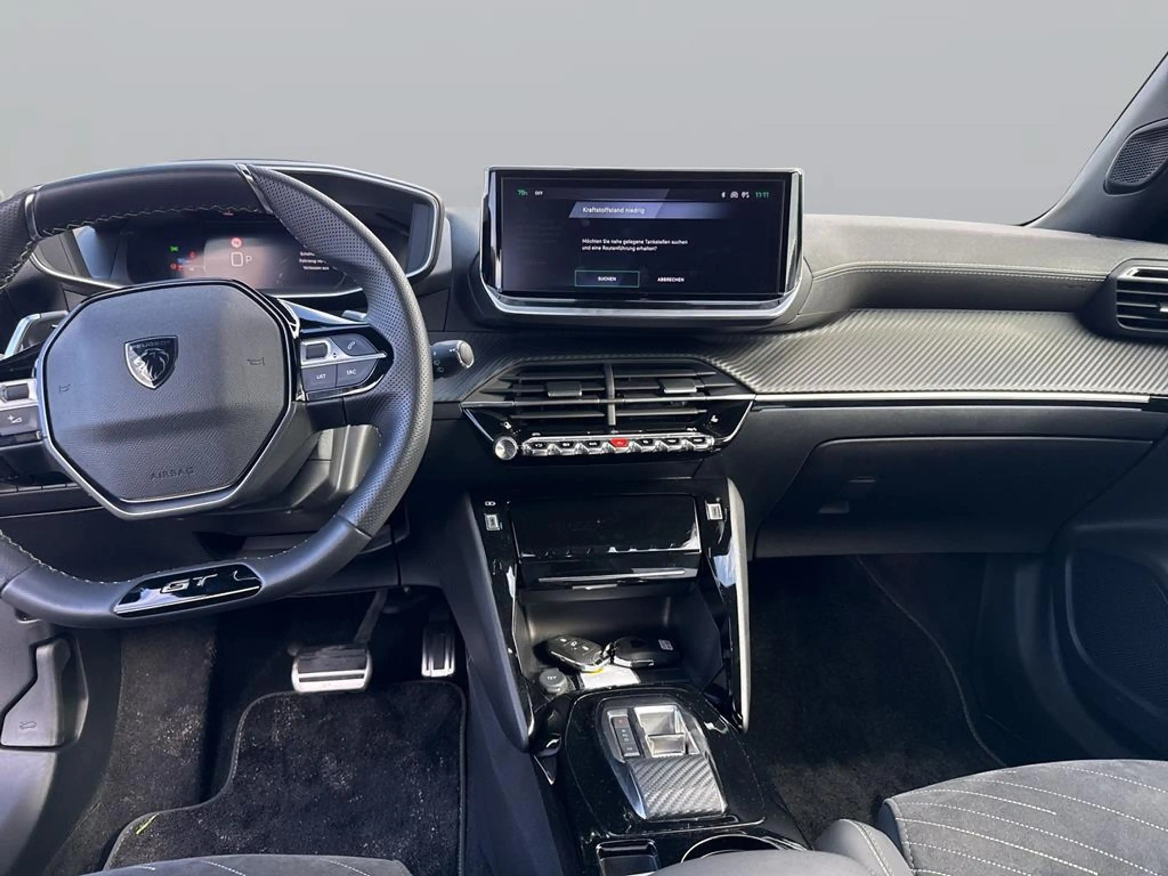 Peugeot 2008 GT — photo 12