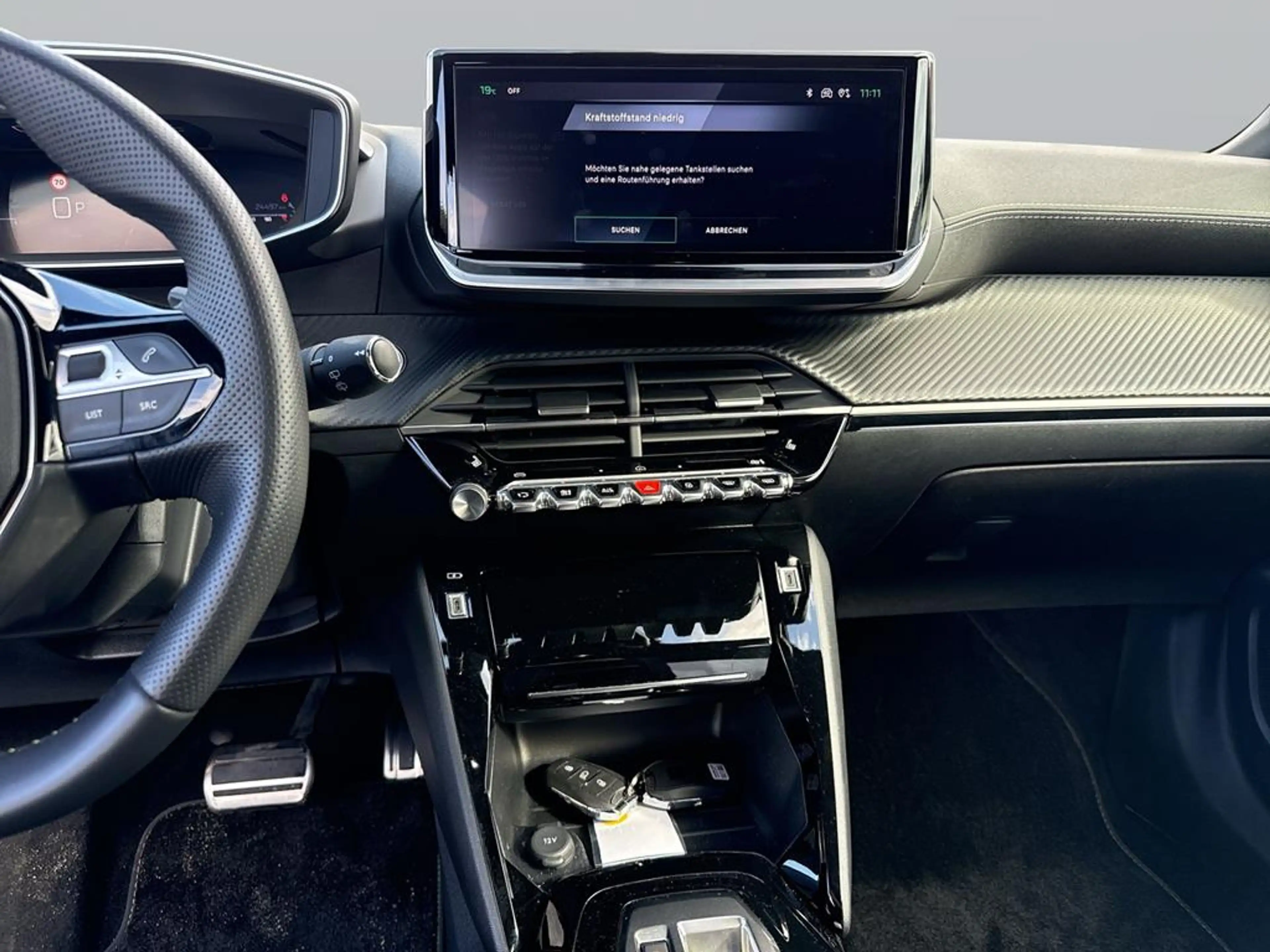Peugeot 2008 GT — photo 14
