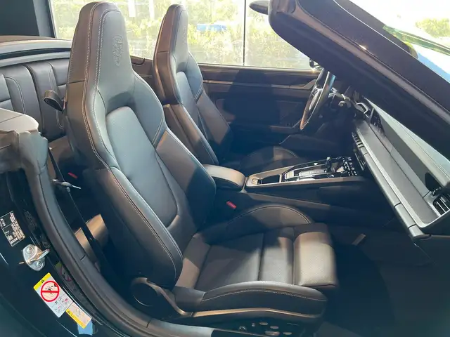 Porsche 911 view 11