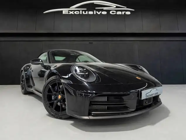 Porsche 911 view 7
