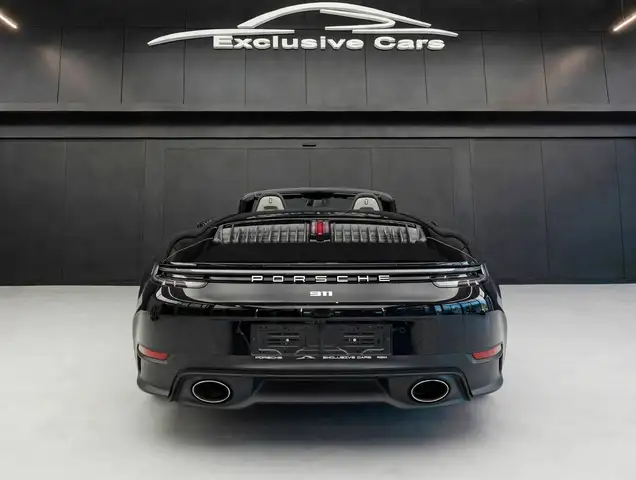 Porsche 911 view 3
