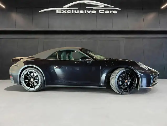Porsche 911 view 6