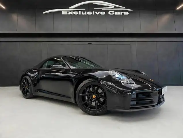 Porsche 911 view 8