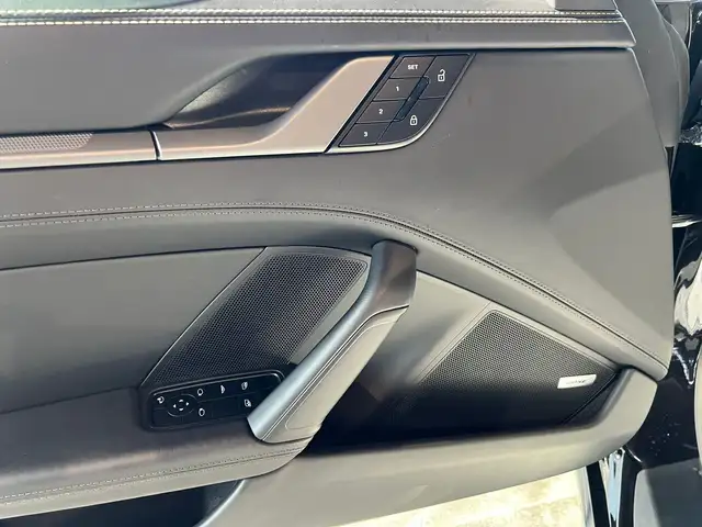 Porsche 911 view 12
