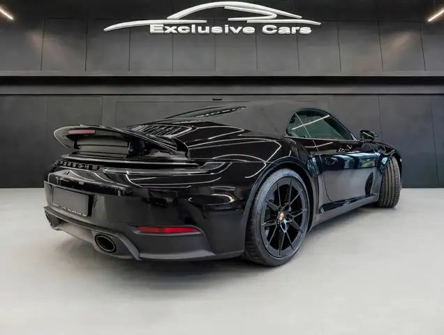 Porsche 911 view 5