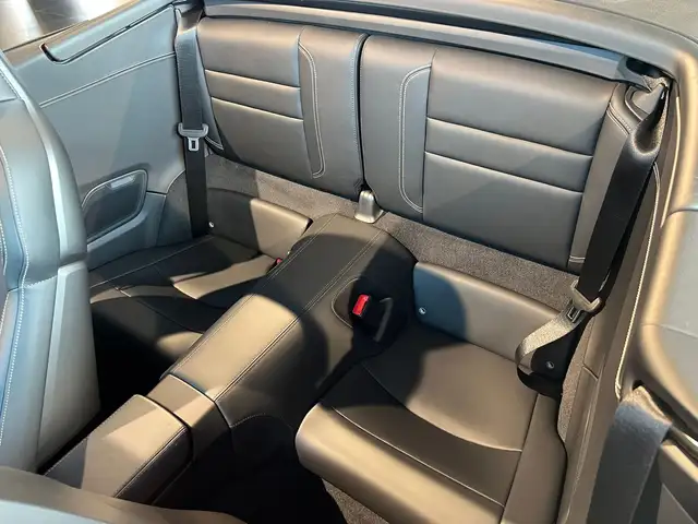 Porsche 911 view 10