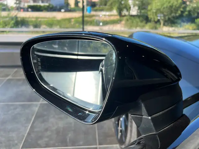 Porsche 911 view 13