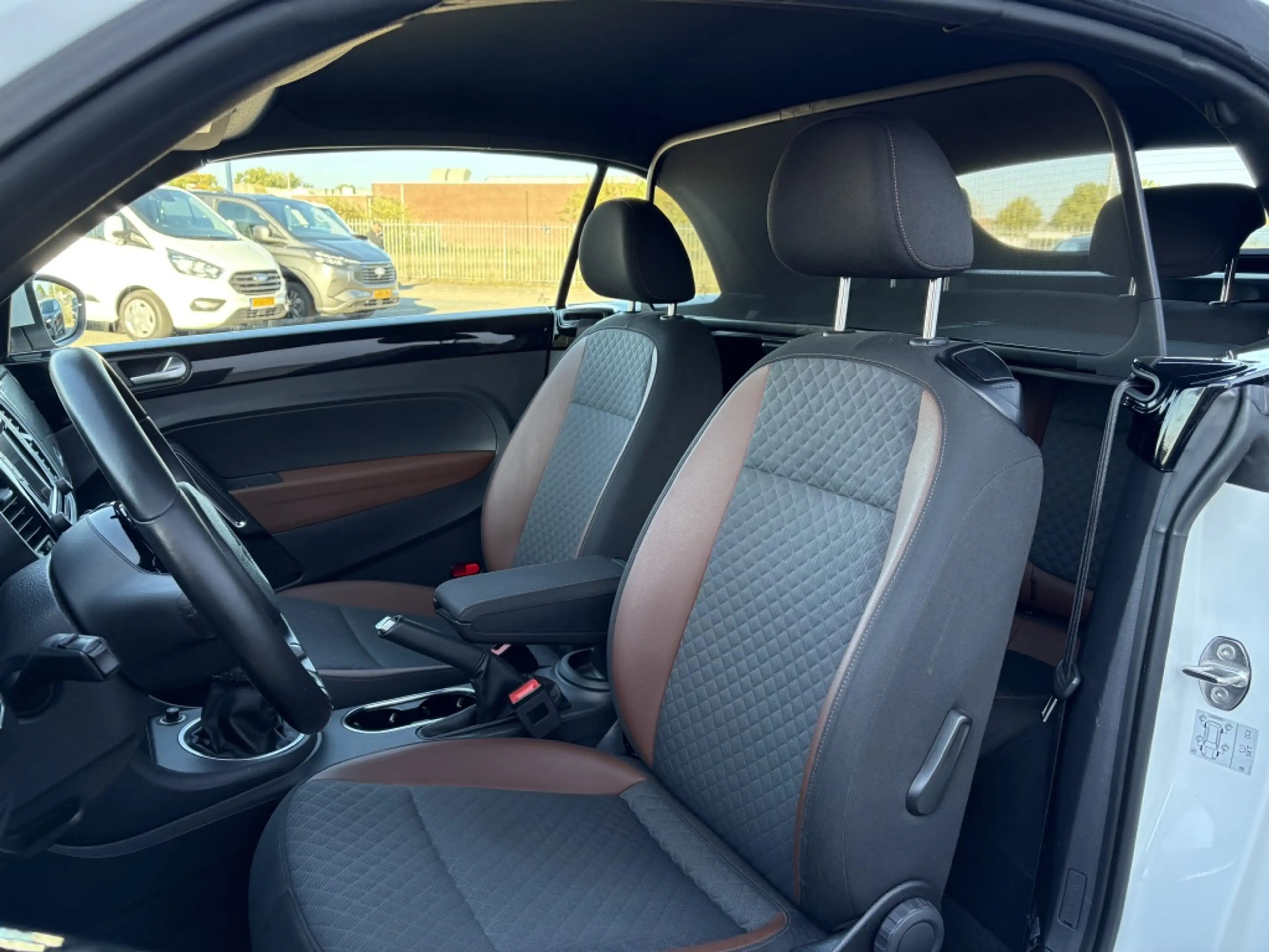 Volkswagen Beetle Cabriolet 1.2 TSI Exclusive S. ALLSTAR! NAVI! CLIM — photo 14