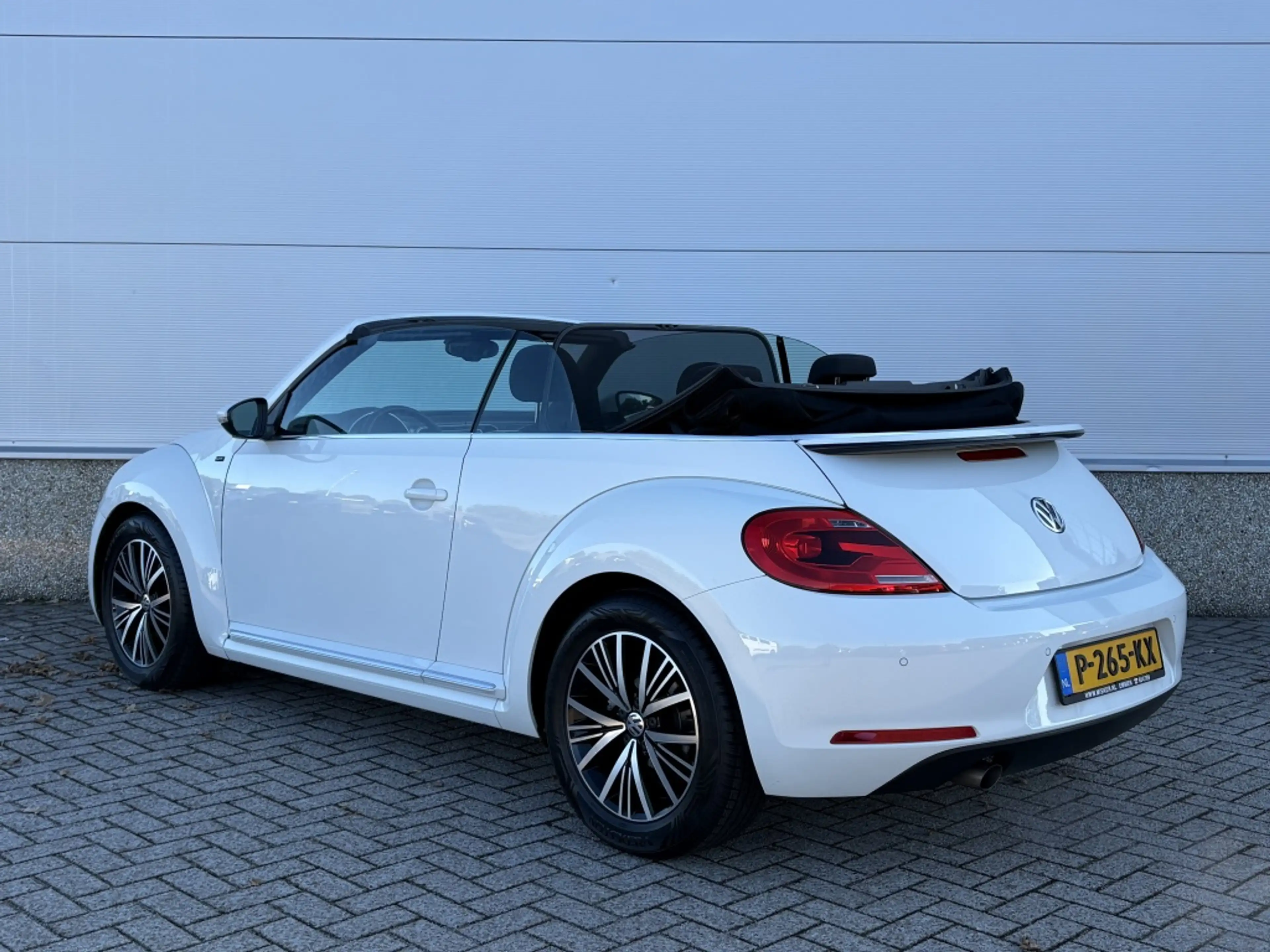 Volkswagen Beetle Cabriolet 1.2 TSI Exclusive S. ALLSTAR! NAVI! CLIM — photo 3