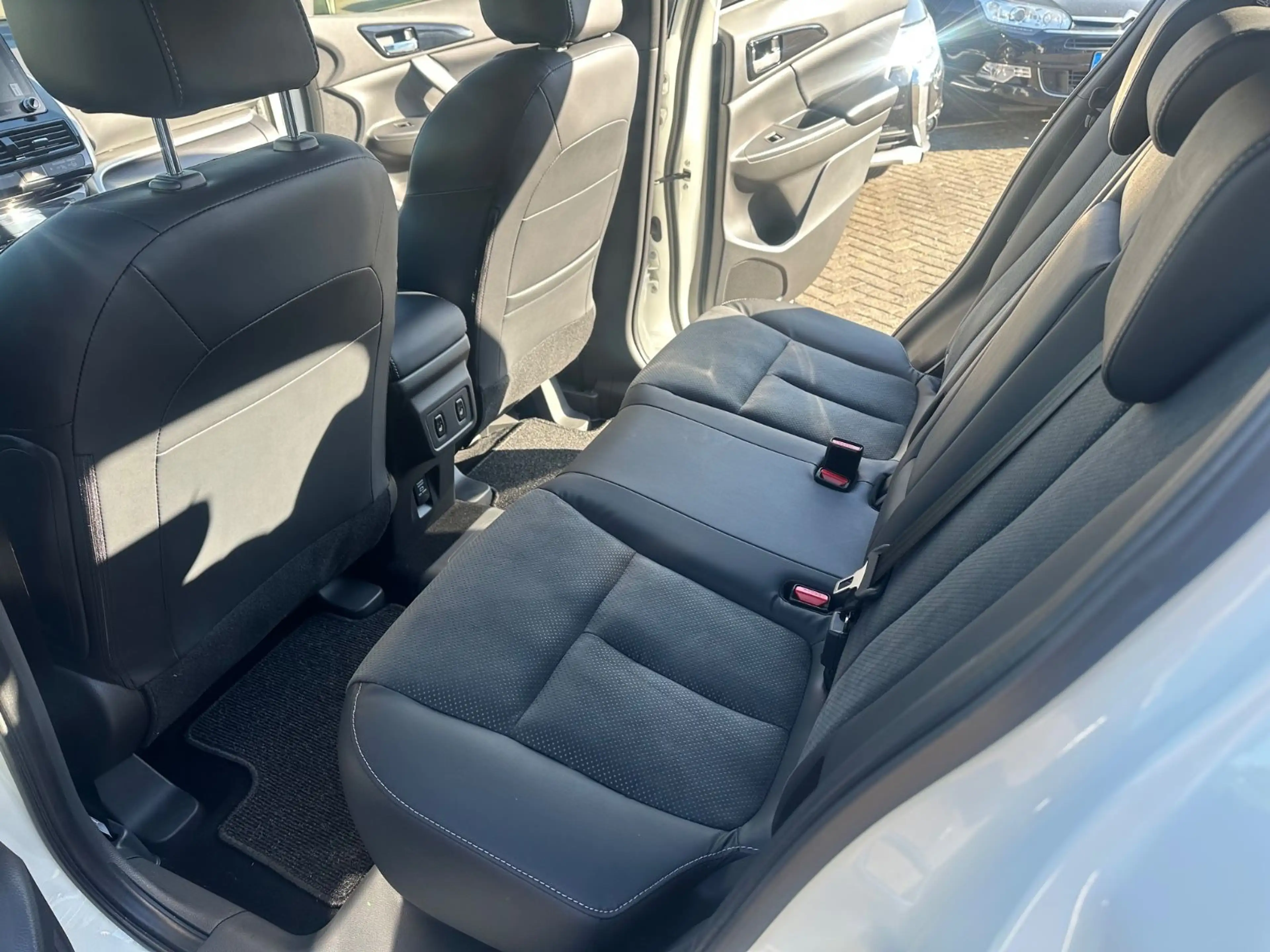 Mitsubishi Eclipse Cross Plus Select Hybrid 4WD — photo 11