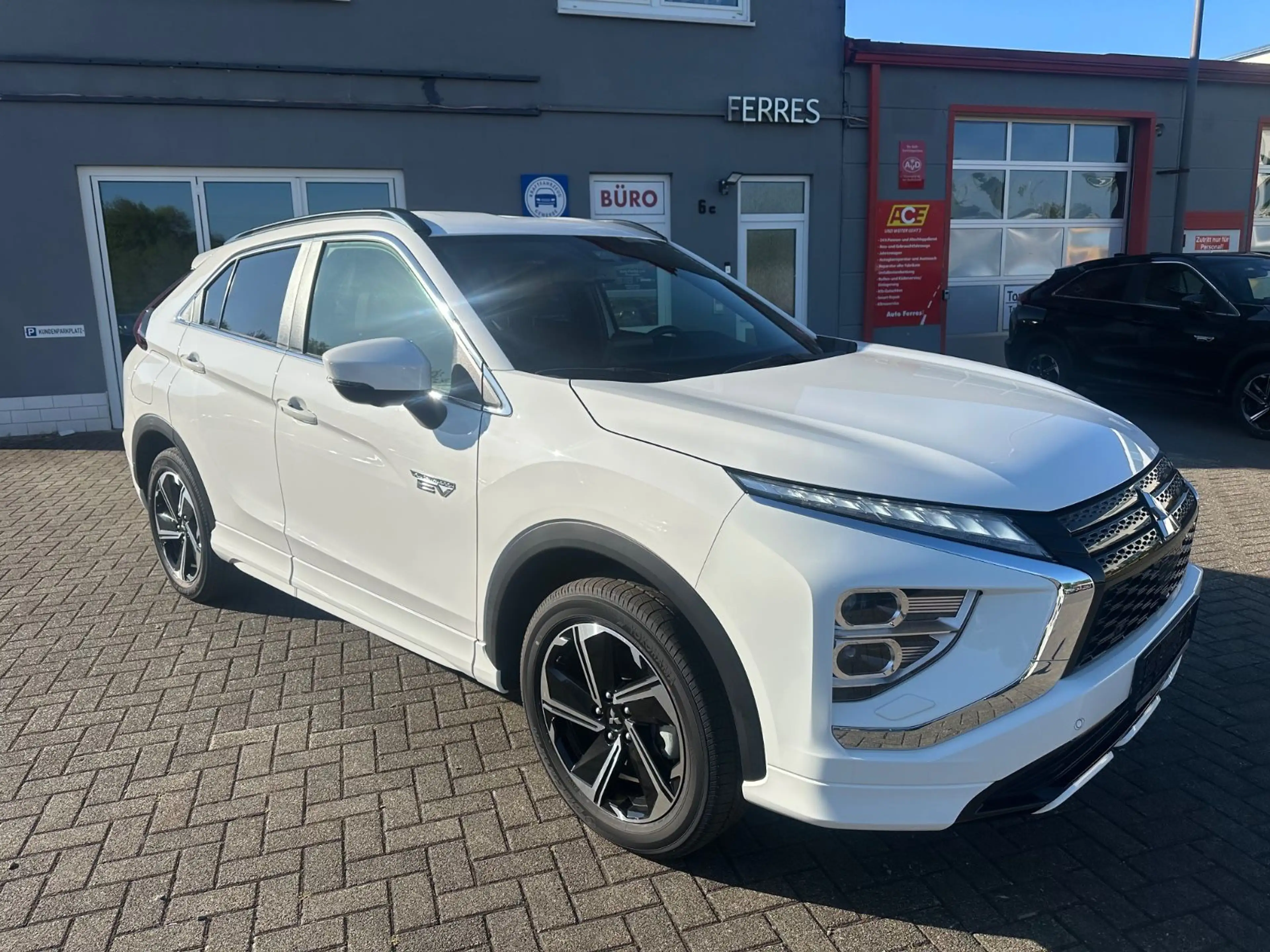 Mitsubishi Eclipse Cross Plus Select Hybrid 4WD — photo 3