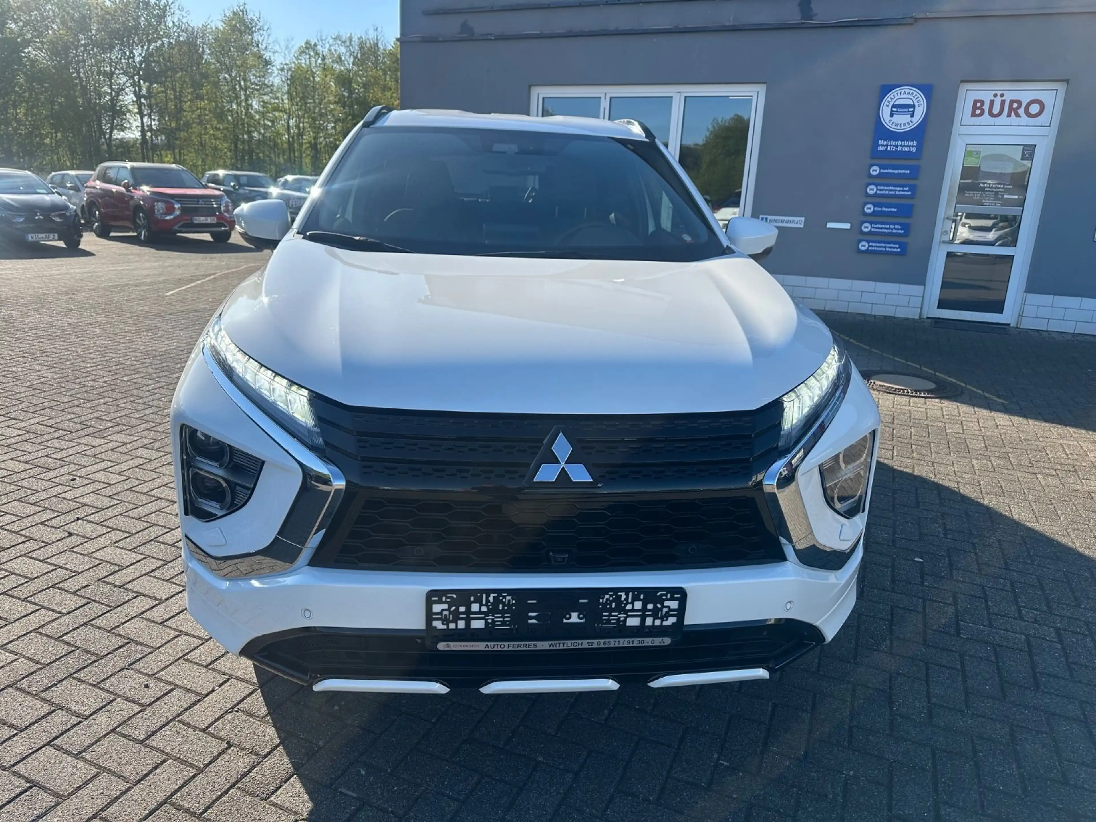 Mitsubishi Eclipse Cross Plus Select Hybrid 4WD — photo 2