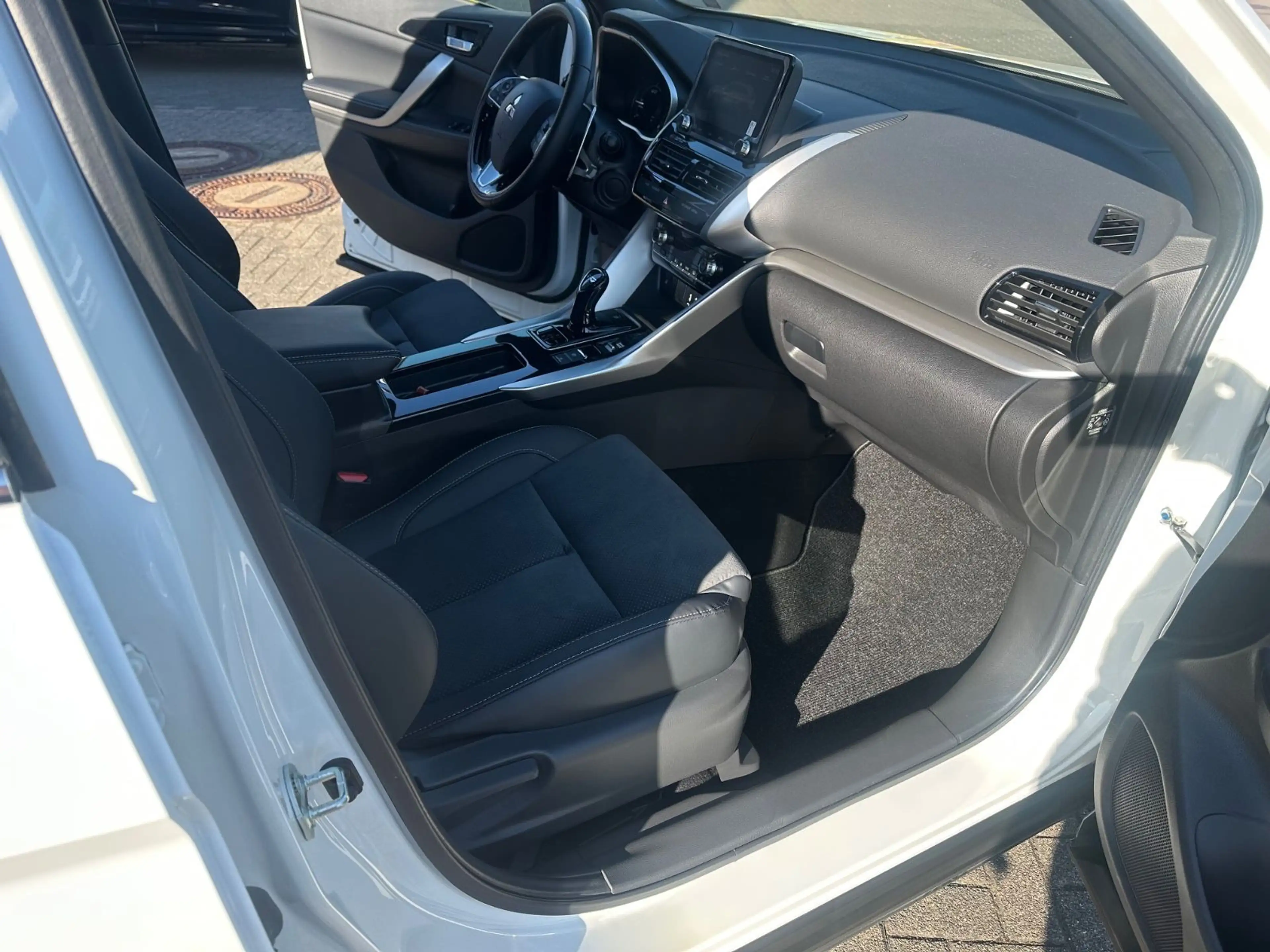 Mitsubishi Eclipse Cross Plus Select Hybrid 4WD — photo 15