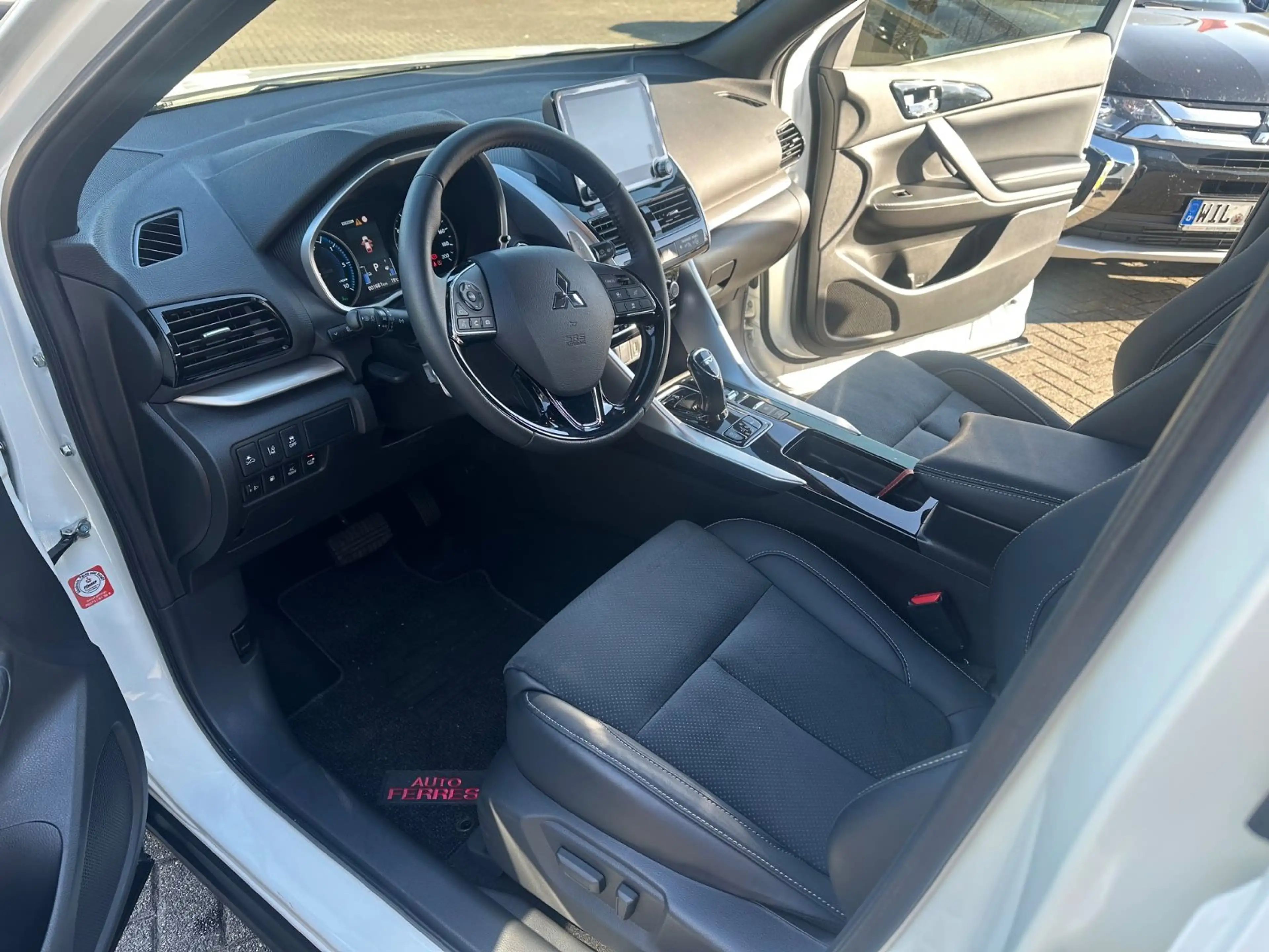 Mitsubishi Eclipse Cross Plus Select Hybrid 4WD — photo 13
