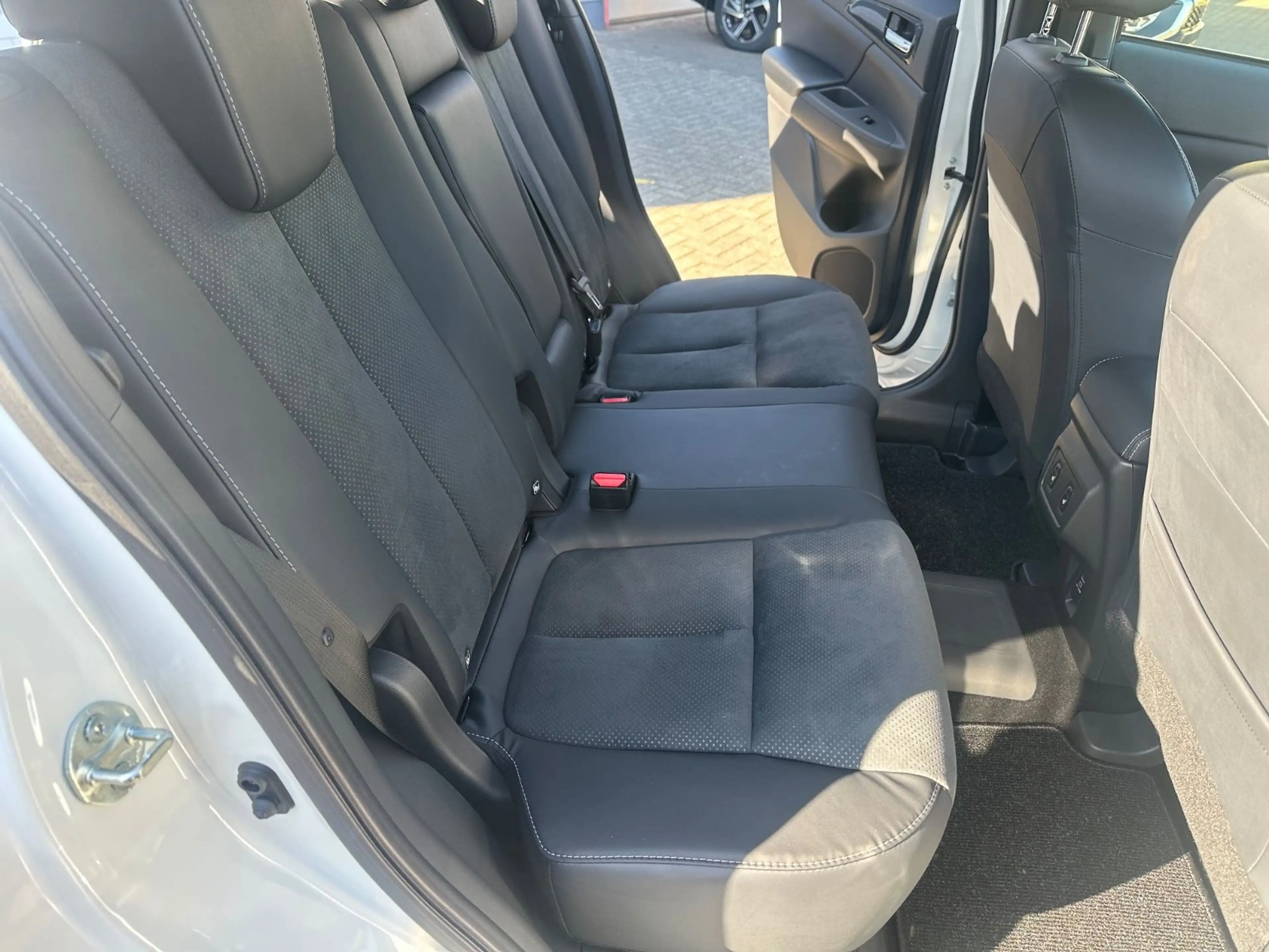 Mitsubishi Eclipse Cross Plus Select Hybrid 4WD — photo 12