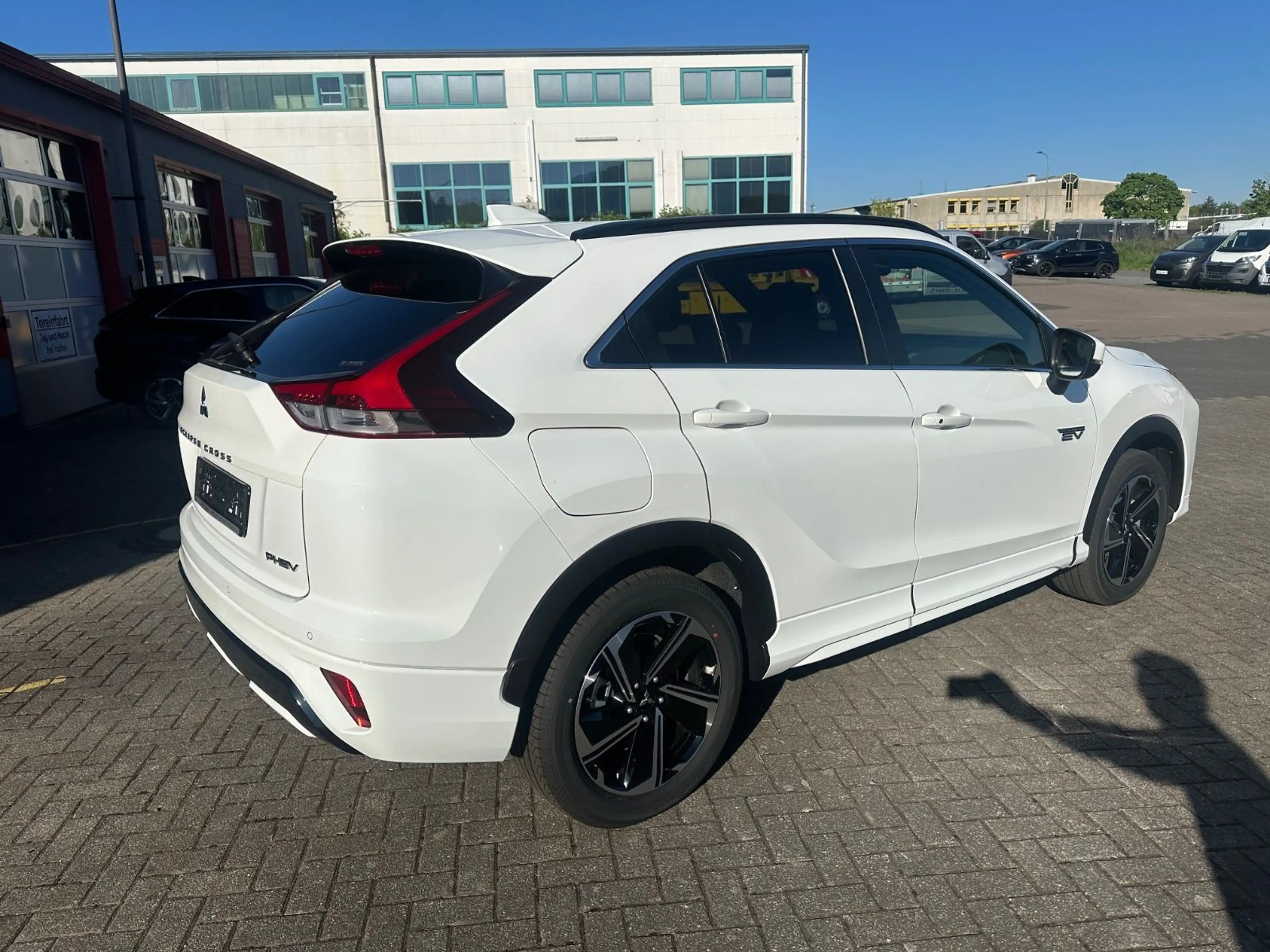 Mitsubishi Eclipse Cross Plus Select Hybrid 4WD — photo 4